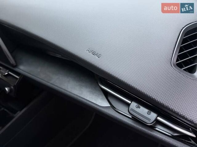 Синій Кіа Niro, об'ємом двигуна 0 л та пробігом 59 тис. км за 24950 $, фото 81 на Automoto.ua