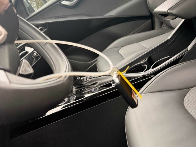 Зелений Кіа Niro, об'ємом двигуна 1.6 л та пробігом 56 тис. км за 16500 $, фото 7 на Automoto.ua