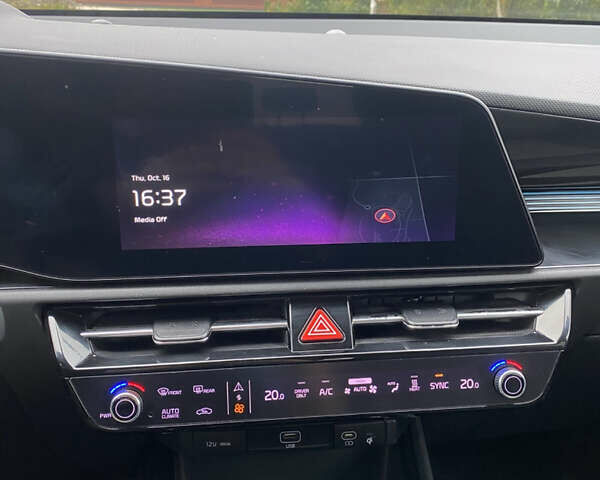 Зеленый Киа Niro, объемом двигателя 0 л и пробегом 160 тыс. км за 21999 $, фото 20 на Automoto.ua