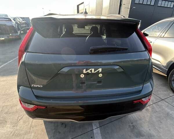 Зелений Кіа Niro, об'ємом двигуна 0 л та пробігом 96 тис. км за 16000 $, фото 7 на Automoto.ua