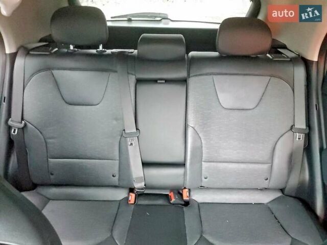 Зелений Кіа Niro, об'ємом двигуна 1.58 л та пробігом 93 тис. км за 7000 $, фото 9 на Automoto.ua
