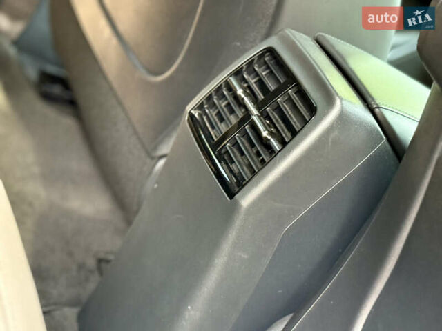 Зеленый Киа Niro, объемом двигателя 0 л и пробегом 26 тыс. км за 25199 $, фото 84 на Automoto.ua