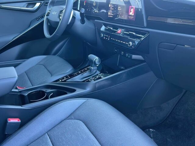 Зеленый Киа Niro, объемом двигателя 1.6 л и пробегом 4 тыс. км за 7800 $, фото 9 на Automoto.ua