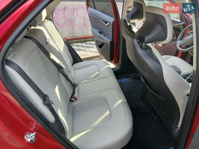 Оранжевый Киа Niro, объемом двигателя 1.58 л и пробегом 60 тыс. км за 22000 $, фото 2 на Automoto.ua