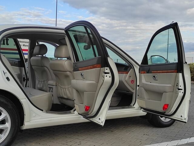 Белый Киа Опирус, объемом двигателя 3.5 л и пробегом 136 тыс. км за 5500 $, фото 7 на Automoto.ua