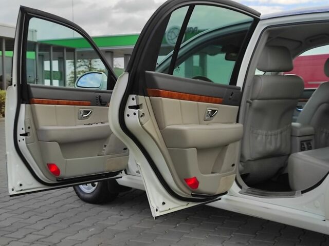 Белый Киа Опирус, объемом двигателя 3.5 л и пробегом 136 тыс. км за 5500 $, фото 6 на Automoto.ua