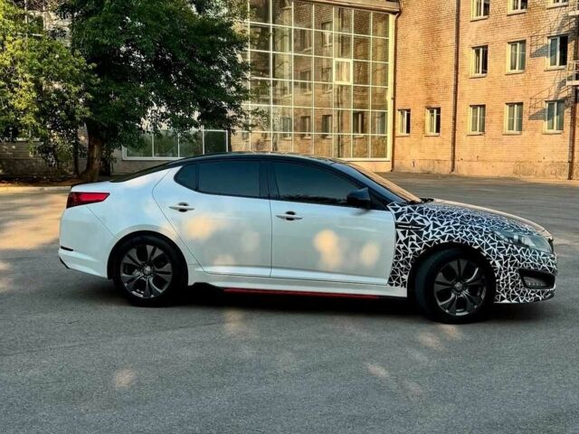 Белый Киа Оптима, объемом двигателя 2 л и пробегом 285 тыс. км за 8700 $, фото 3 на Automoto.ua