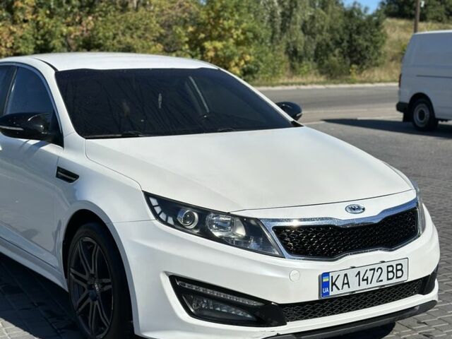 Білий Кіа Оптіма, об'ємом двигуна 2 л та пробігом 262 тис. км за 7550 $, фото 6 на Automoto.ua