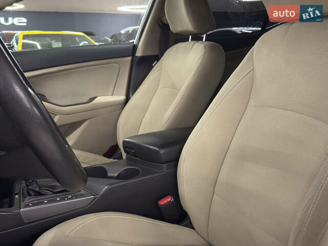 Білий Кіа Оптіма, об'ємом двигуна 2.36 л та пробігом 262 тис. км за 8199 $, фото 14 на Automoto.ua
