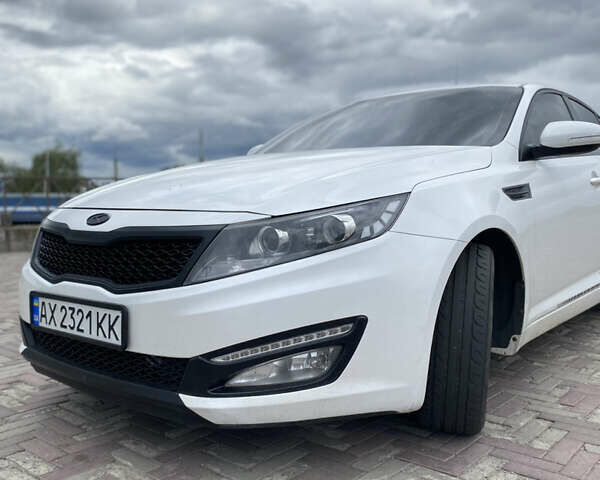Белый Киа Оптима, объемом двигателя 2 л и пробегом 245 тыс. км за 10200 $, фото 1 на Automoto.ua