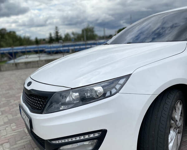Белый Киа Оптима, объемом двигателя 2 л и пробегом 245 тыс. км за 10200 $, фото 2 на Automoto.ua