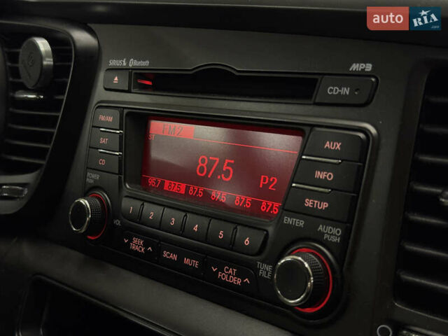 Білий Кіа Оптіма, об'ємом двигуна 2.36 л та пробігом 262 тис. км за 8199 $, фото 26 на Automoto.ua