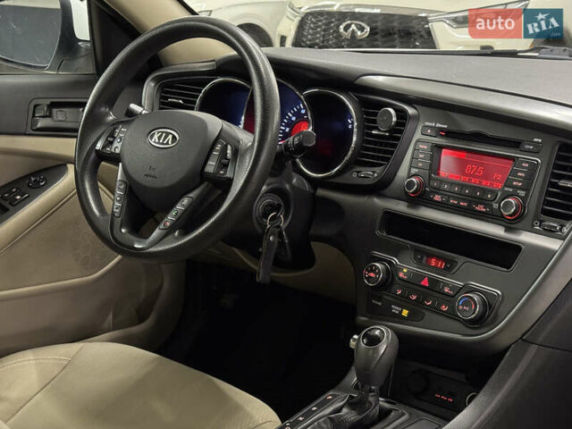 Білий Кіа Оптіма, об'ємом двигуна 2.36 л та пробігом 262 тис. км за 8199 $, фото 21 на Automoto.ua