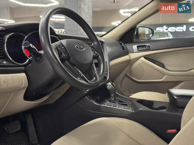 Білий Кіа Оптіма, об'ємом двигуна 2.36 л та пробігом 262 тис. км за 8199 $, фото 15 на Automoto.ua