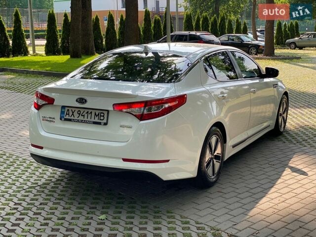 Білий Кіа Оптіма, об'ємом двигуна 2.4 л та пробігом 221 тис. км за 8200 $, фото 15 на Automoto.ua