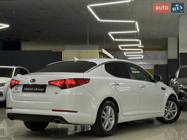 Білий Кіа Оптіма, об'ємом двигуна 2.36 л та пробігом 262 тис. км за 8199 $, фото 8 на Automoto.ua