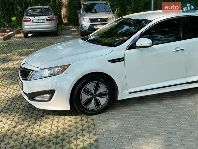 Білий Кіа Оптіма, об'ємом двигуна 2.4 л та пробігом 221 тис. км за 8200 $, фото 20 на Automoto.ua