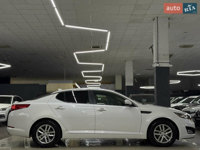 Білий Кіа Оптіма, об'ємом двигуна 2.36 л та пробігом 262 тис. км за 8199 $, фото 7 на Automoto.ua