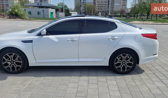 Білий Кіа Оптіма, об'ємом двигуна 2 л та пробігом 249 тис. км за 8500 $, фото 1 на Automoto.ua