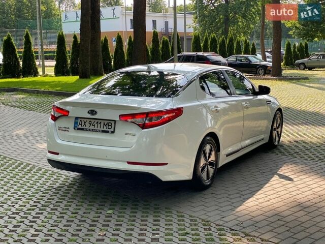 Білий Кіа Оптіма, об'ємом двигуна 2.4 л та пробігом 221 тис. км за 8200 $, фото 1 на Automoto.ua