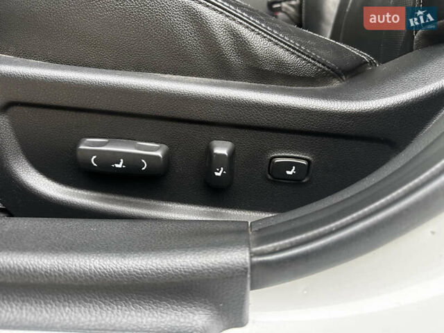 Білий Кіа Оптіма, об'ємом двигуна 1.69 л та пробігом 226 тис. км за 8800 $, фото 11 на Automoto.ua