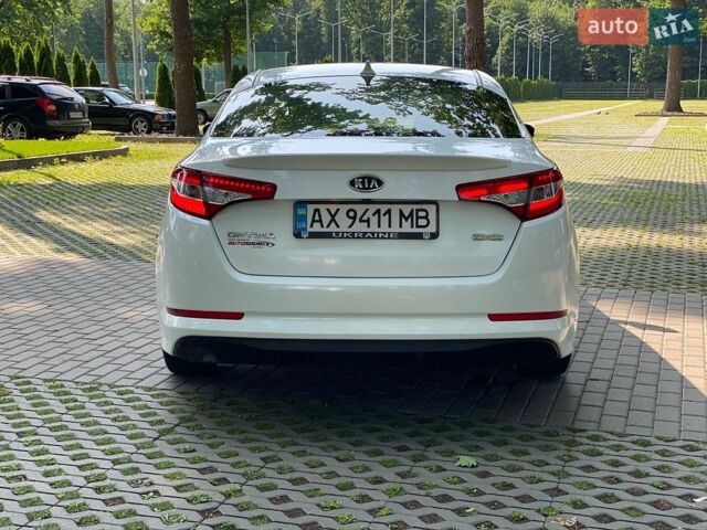Білий Кіа Оптіма, об'ємом двигуна 2.4 л та пробігом 221 тис. км за 8200 $, фото 5 на Automoto.ua