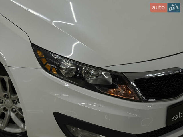 Білий Кіа Оптіма, об'ємом двигуна 2.36 л та пробігом 262 тис. км за 8199 $, фото 6 на Automoto.ua