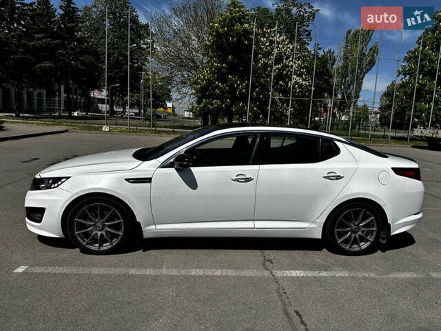 Білий Кіа Оптіма, об'ємом двигуна 2 л та пробігом 190 тис. км за 9000 $, фото 4 на Automoto.ua