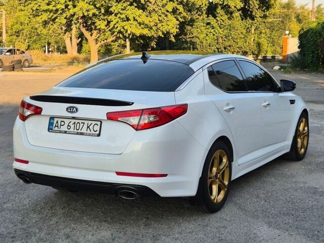 Білий Кіа Оптіма, об'ємом двигуна 2 л та пробігом 200 тис. км за 9800 $, фото 2 на Automoto.ua