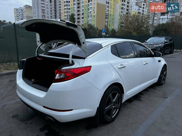 Білий Кіа Оптіма, об'ємом двигуна 2 л та пробігом 272 тис. км за 9000 $, фото 3 на Automoto.ua