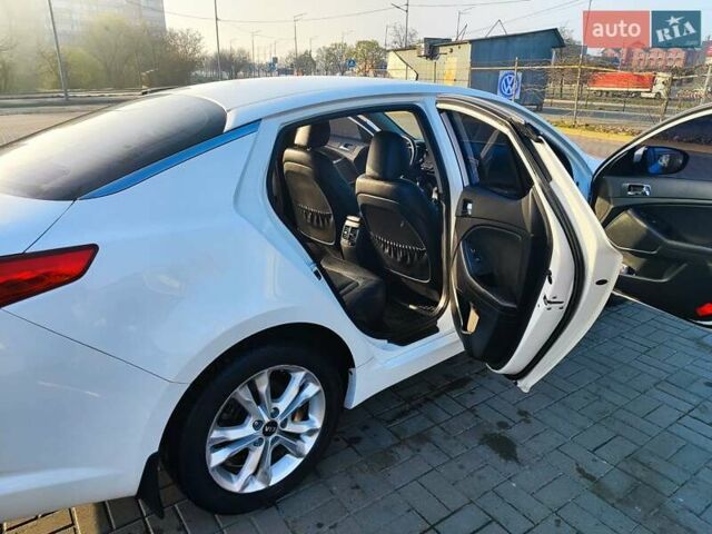 Белый Киа Оптима, объемом двигателя 2 л и пробегом 184 тыс. км за 6700 $, фото 7 на Automoto.ua