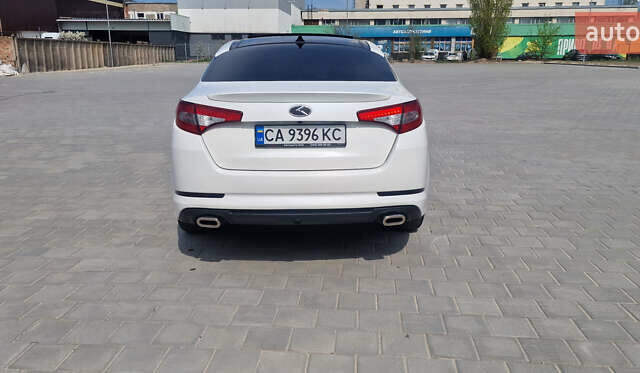 Білий Кіа Оптіма, об'ємом двигуна 2 л та пробігом 249 тис. км за 8500 $, фото 3 на Automoto.ua