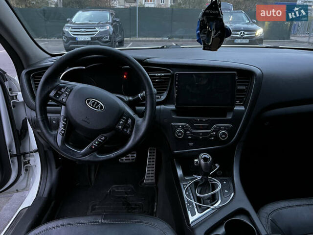 Білий Кіа Оптіма, об'ємом двигуна 2 л та пробігом 272 тис. км за 9000 $, фото 9 на Automoto.ua
