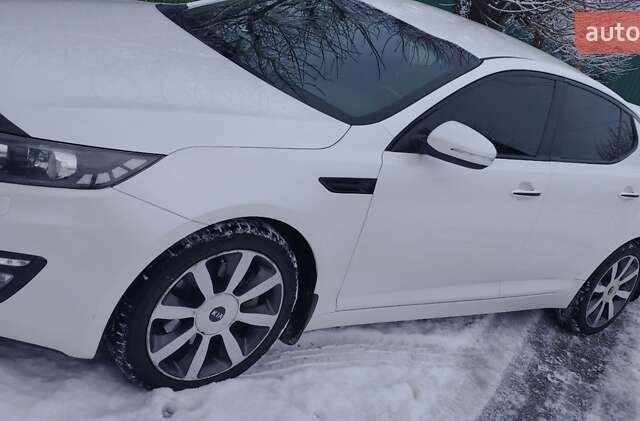 Білий Кіа Оптіма, об'ємом двигуна 2 л та пробігом 167 тис. км за 9000 $, фото 1 на Automoto.ua