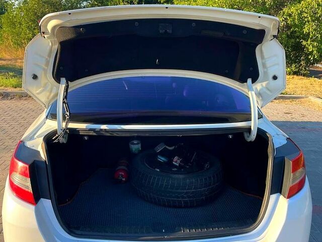 Білий Кіа Оптіма, об'ємом двигуна 2 л та пробігом 177 тис. км за 9300 $, фото 1 на Automoto.ua