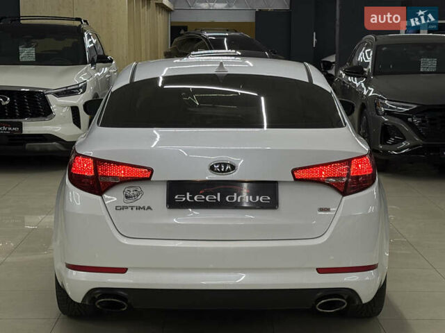 Білий Кіа Оптіма, об'ємом двигуна 2.36 л та пробігом 262 тис. км за 8199 $, фото 10 на Automoto.ua