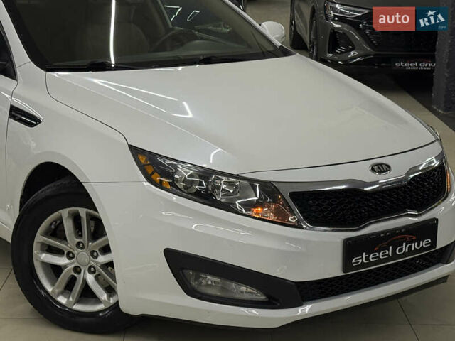 Білий Кіа Оптіма, об'ємом двигуна 2.36 л та пробігом 262 тис. км за 8199 $, фото 5 на Automoto.ua