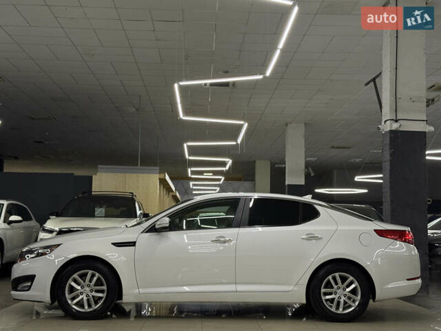 Білий Кіа Оптіма, об'ємом двигуна 2.36 л та пробігом 262 тис. км за 8199 $, фото 13 на Automoto.ua