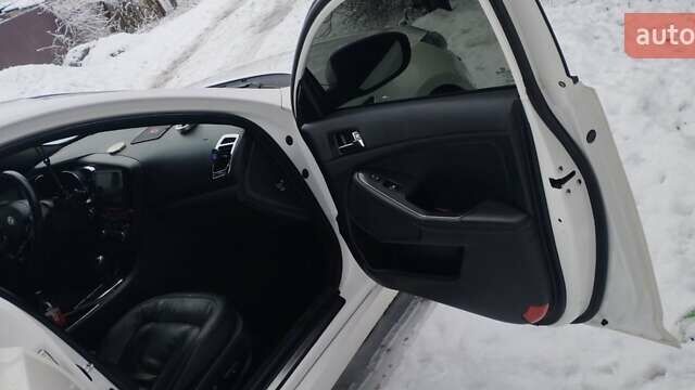 Білий Кіа Оптіма, об'ємом двигуна 2 л та пробігом 167 тис. км за 9000 $, фото 13 на Automoto.ua