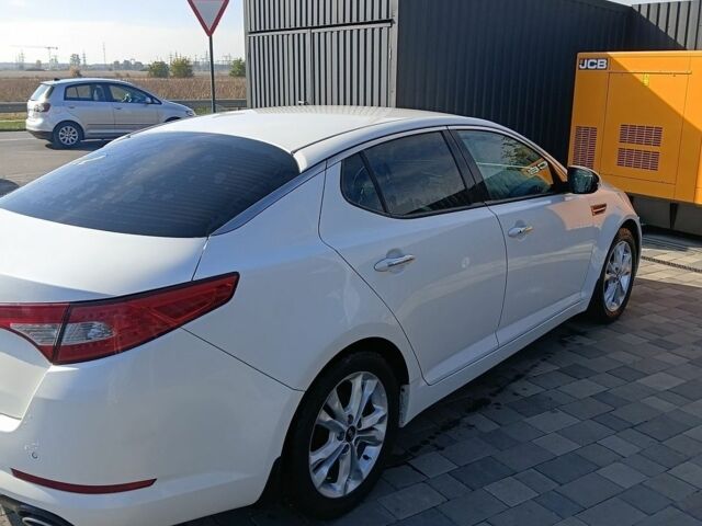 Білий Кіа Оптіма, об'ємом двигуна 2 л та пробігом 208 тис. км за 9500 $, фото 3 на Automoto.ua