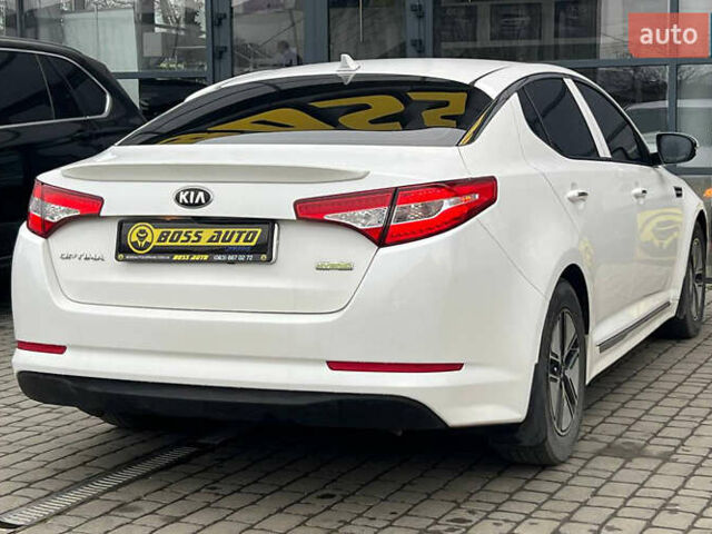 Білий Кіа Оптіма, об'ємом двигуна 2.36 л та пробігом 270 тис. км за 10000 $, фото 6 на Automoto.ua