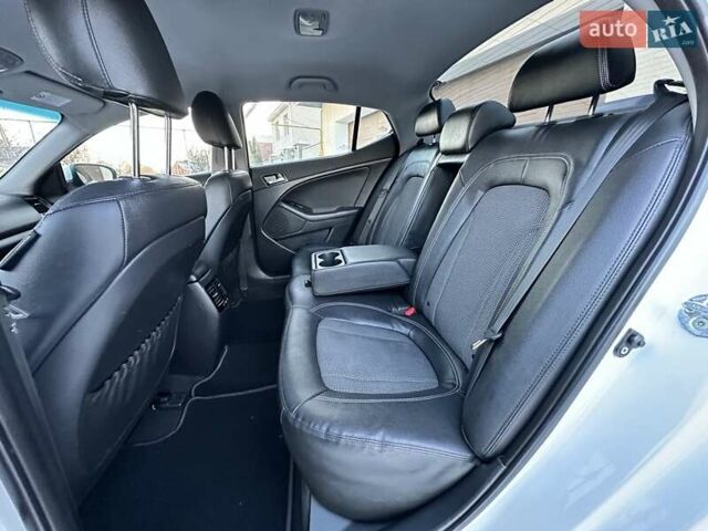 Белый Киа Оптима, объемом двигателя 2 л и пробегом 223 тыс. км за 8500 $, фото 7 на Automoto.ua