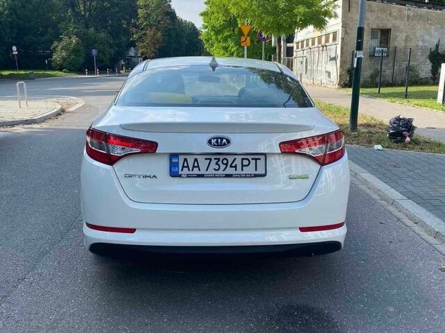 Белый Киа Оптима, объемом двигателя 2.4 л и пробегом 160 тыс. км за 9600 $, фото 4 на Automoto.ua