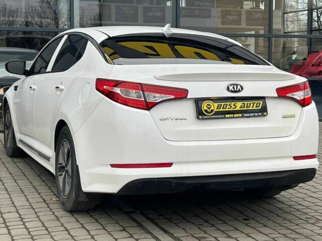 Білий Кіа Оптіма, об'ємом двигуна 2.4 л та пробігом 270 тис. км за 10000 $, фото 4 на Automoto.ua