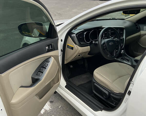 Білий Кіа Оптіма, об'ємом двигуна 2.4 л та пробігом 260 тис. км за 7800 $, фото 17 на Automoto.ua