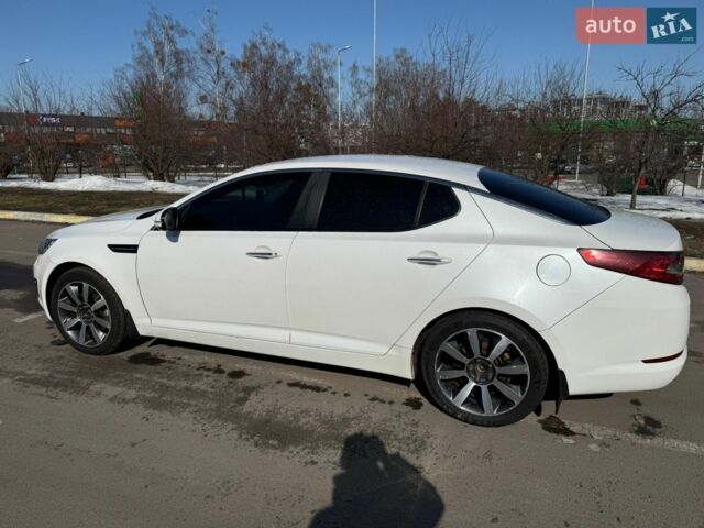 Білий Кіа Оптіма, об'ємом двигуна 2 л та пробігом 210 тис. км за 9400 $, фото 4 на Automoto.ua