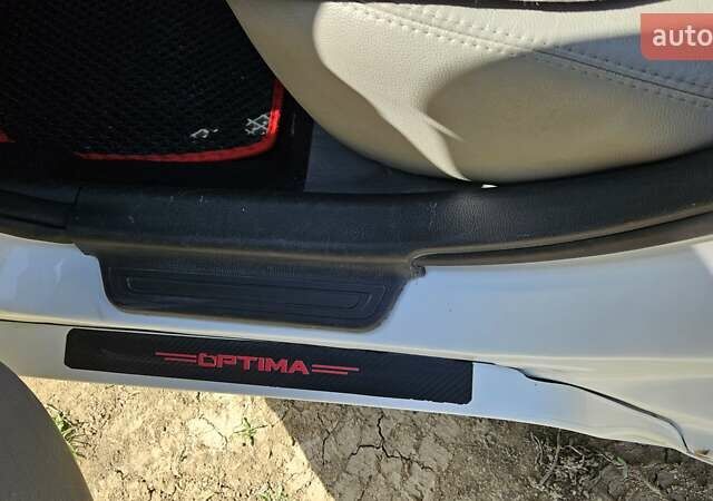 Білий Кіа Оптіма, об'ємом двигуна 2.4 л та пробігом 225 тис. км за 8000 $, фото 30 на Automoto.ua