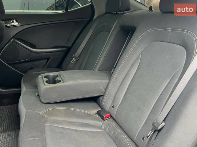 Білий Кіа Оптіма, об'ємом двигуна 2.36 л та пробігом 270 тис. км за 10000 $, фото 20 на Automoto.ua