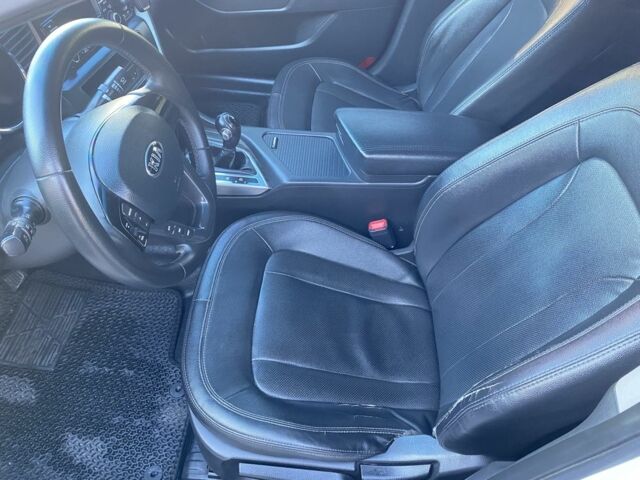 Кіа Оптіма 2012 у Миколаєві на Automoto.ua Білий Кіа Оптіма, об'ємом двигуна 2 л та пробігом 2 тис. км за 8000 $, фото 4 на Automoto.ua