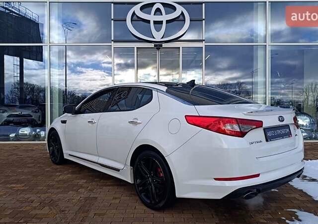 Білий Кіа Оптіма, об'ємом двигуна 2 л та пробігом 161 тис. км за 8994 $, фото 1 на Automoto.ua